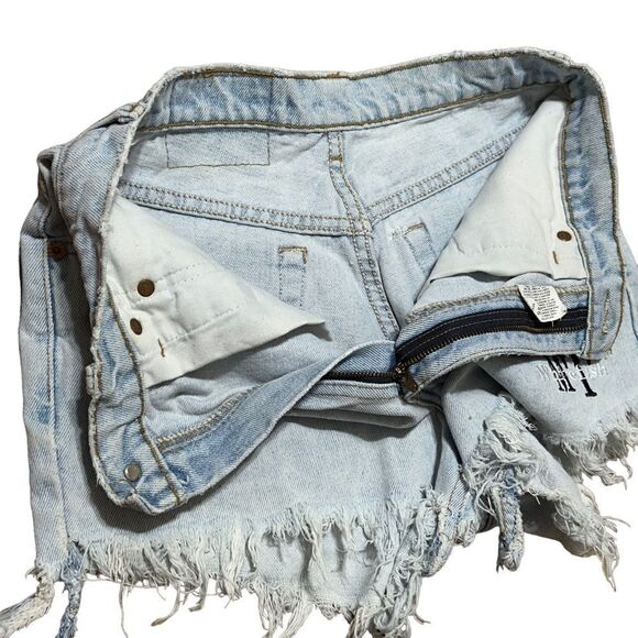 Levi’s 531 Fringe Hem Light Wash Shorts Size 29 - Picture 10 of 16